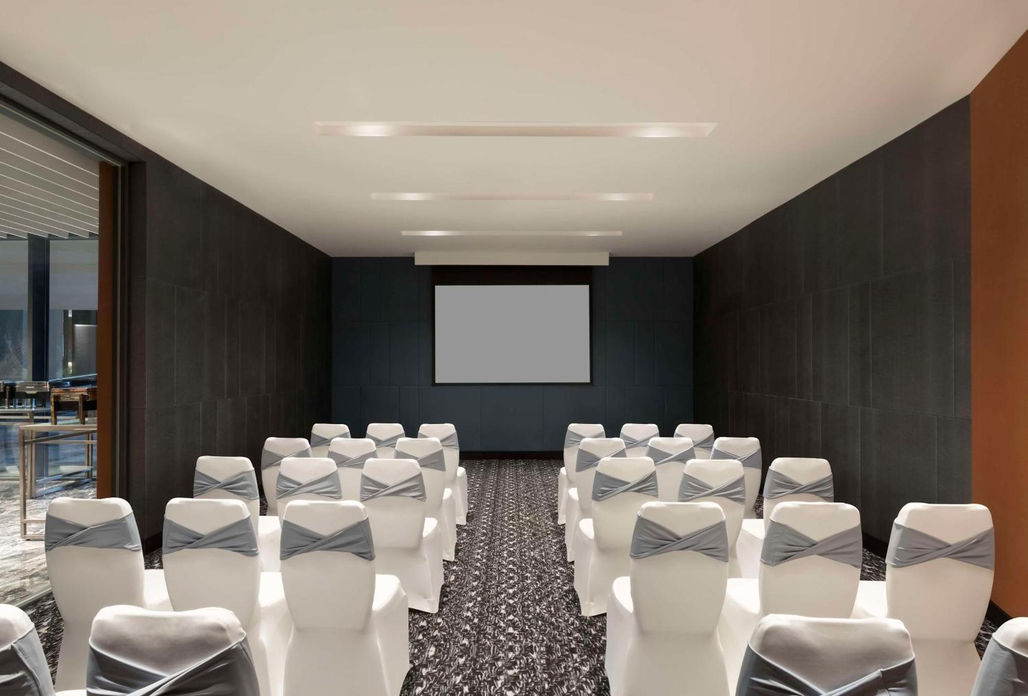 Hotel Hilton Bengaluru Embassy Manyata Business Park Extérieur photo