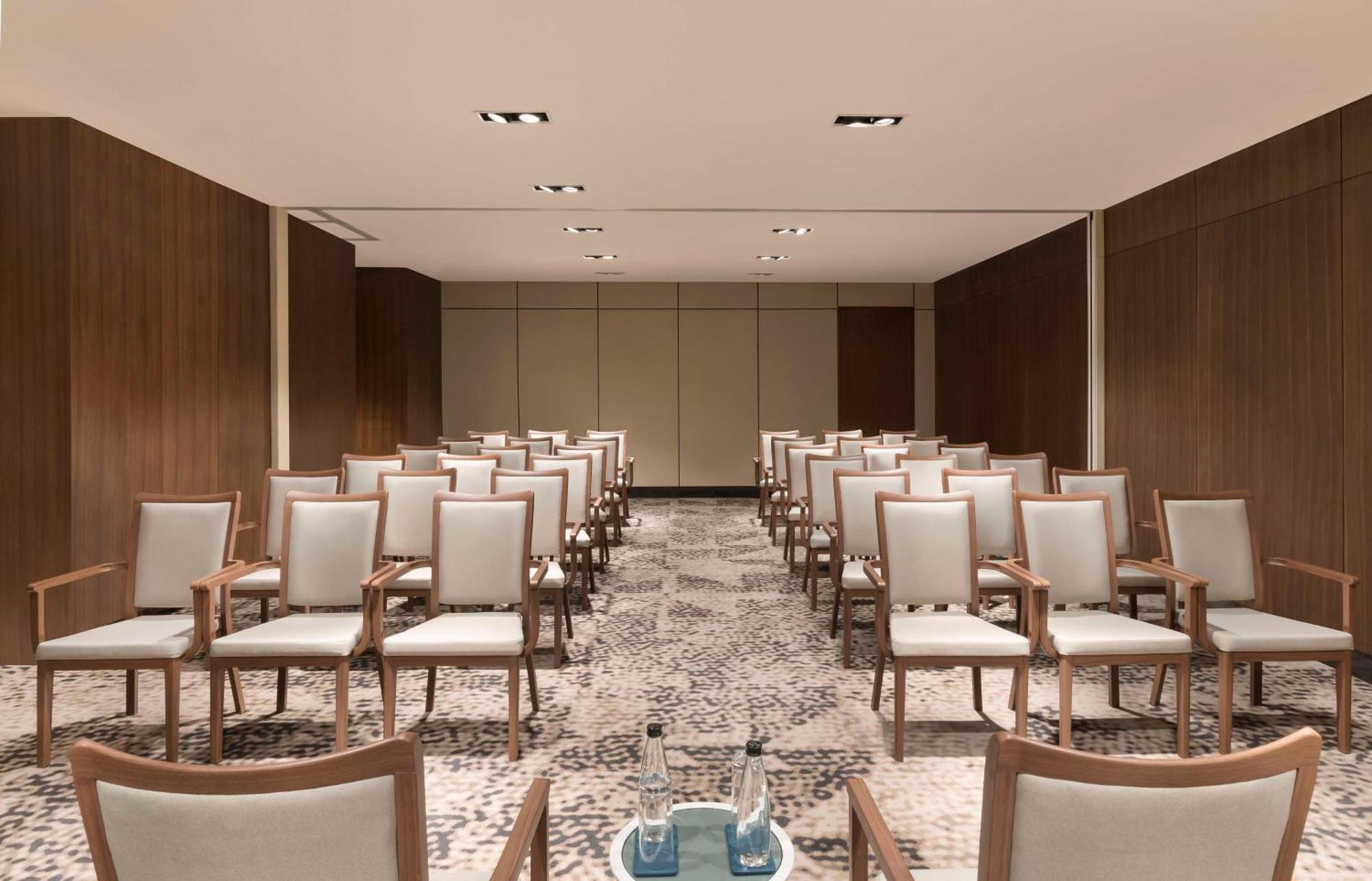 Hotel Hilton Bengaluru Embassy Manyata Business Park Extérieur photo