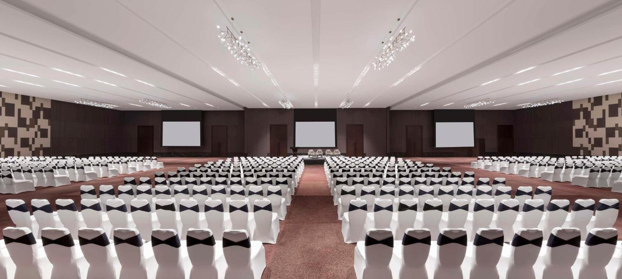 Hotel Hilton Bengaluru Embassy Manyata Business Park Extérieur photo